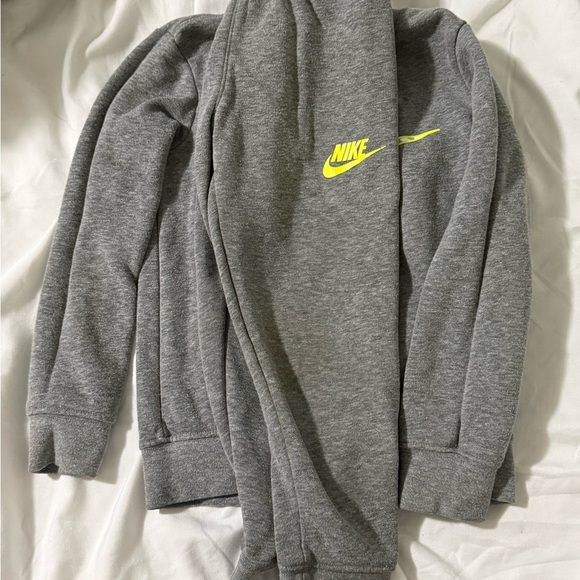 Nike Heather Gray Tracksuit with Neon Yellow Logo - Picture 2 of 2